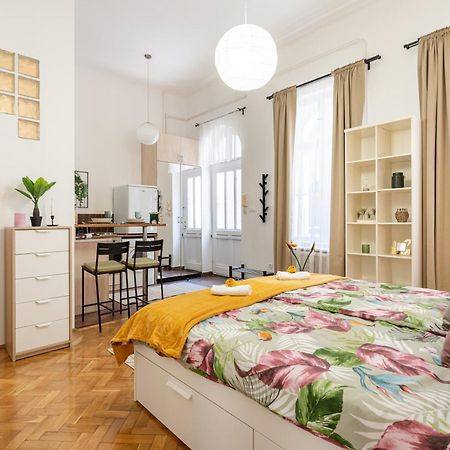 Cosmopolitan Studio - Chic Getaway In A Fancy Neighbourhood Будапешт Экстерьер фото